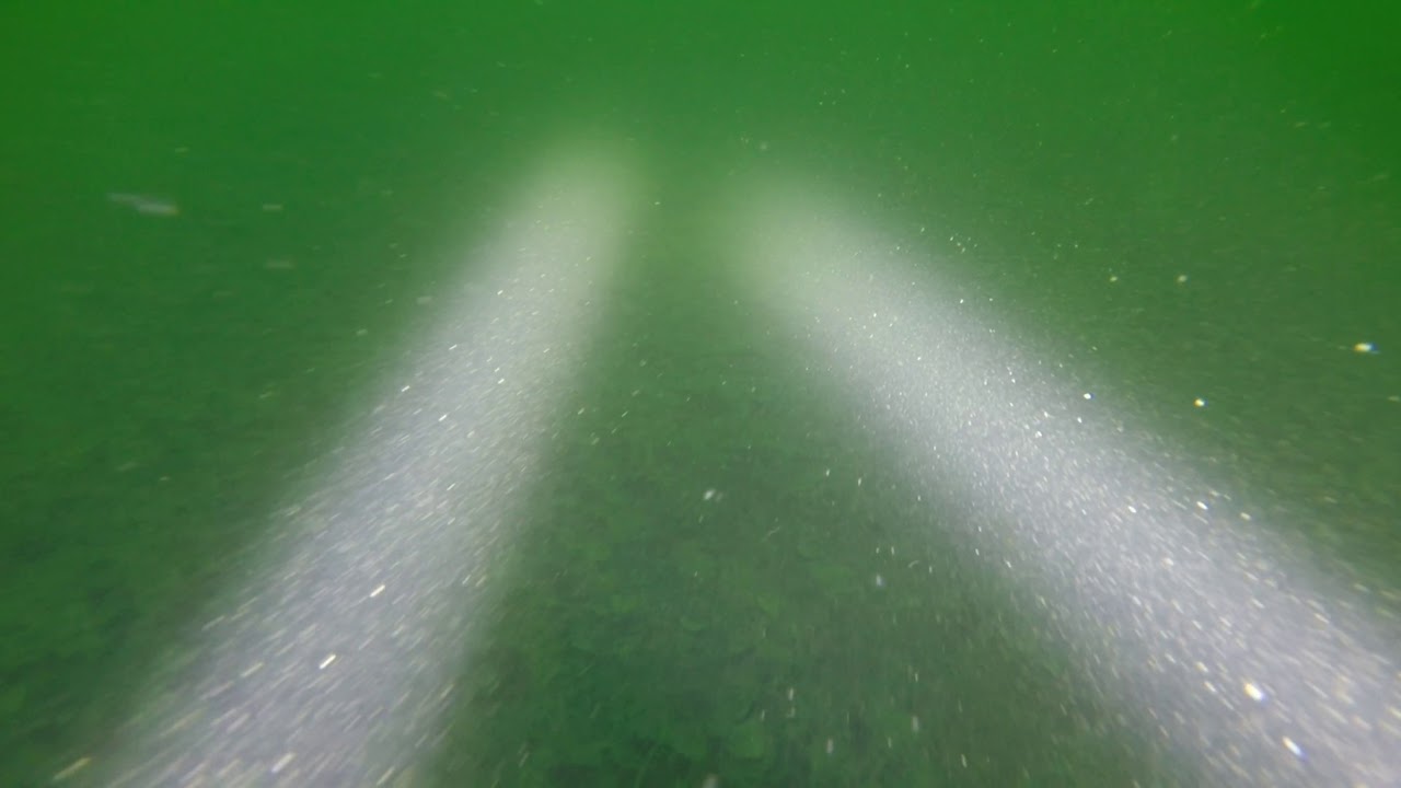 Big blue VTL8000max Dive Rite lx20+ and 1000 lumen handheld comparison.