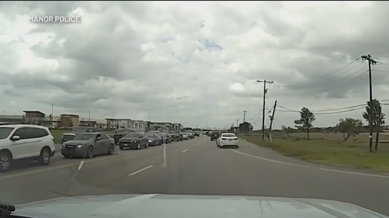 Видео с видеорегистратора показывает высокоскоростную погоню, связанную с подозреваемыми в стрель...