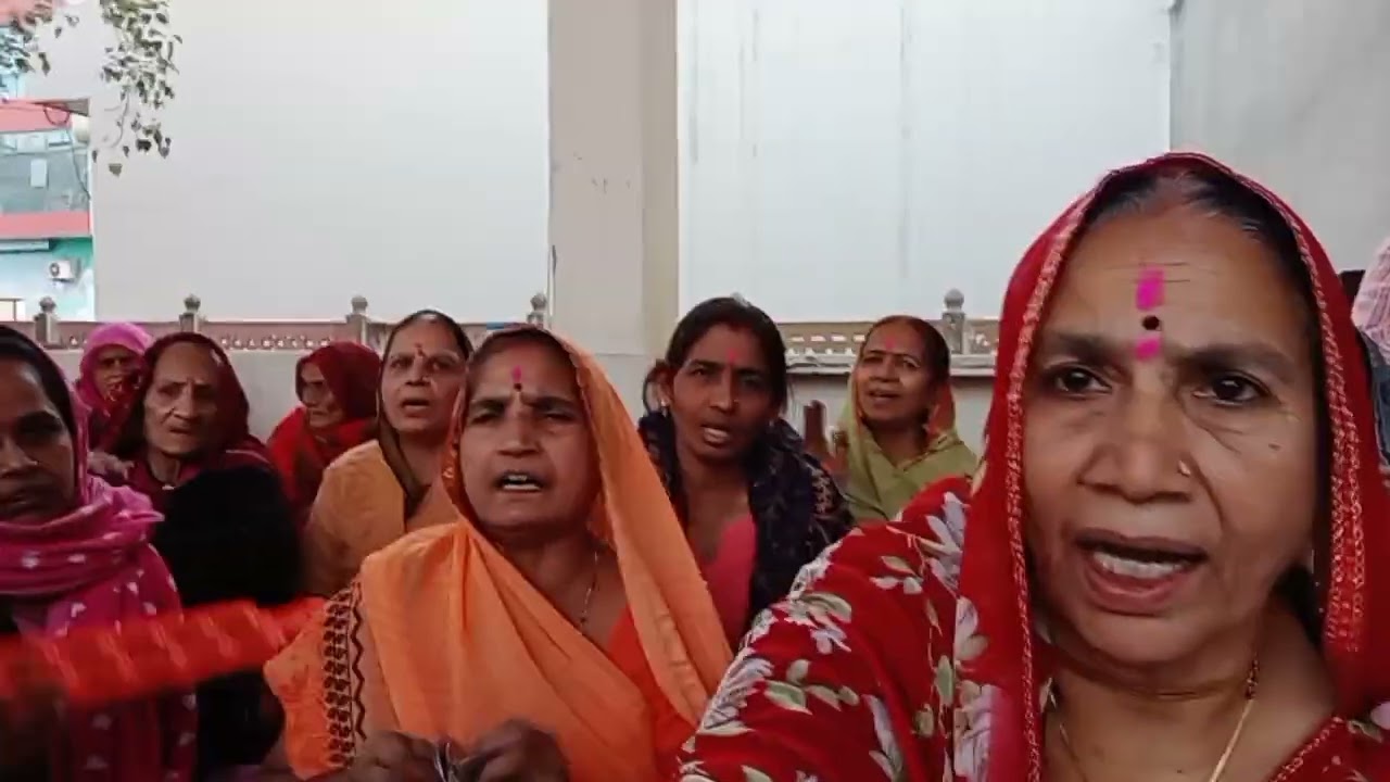 राधे रानी का भजन संख्या 937 बरसाना में उड़ा रे गुलाल।