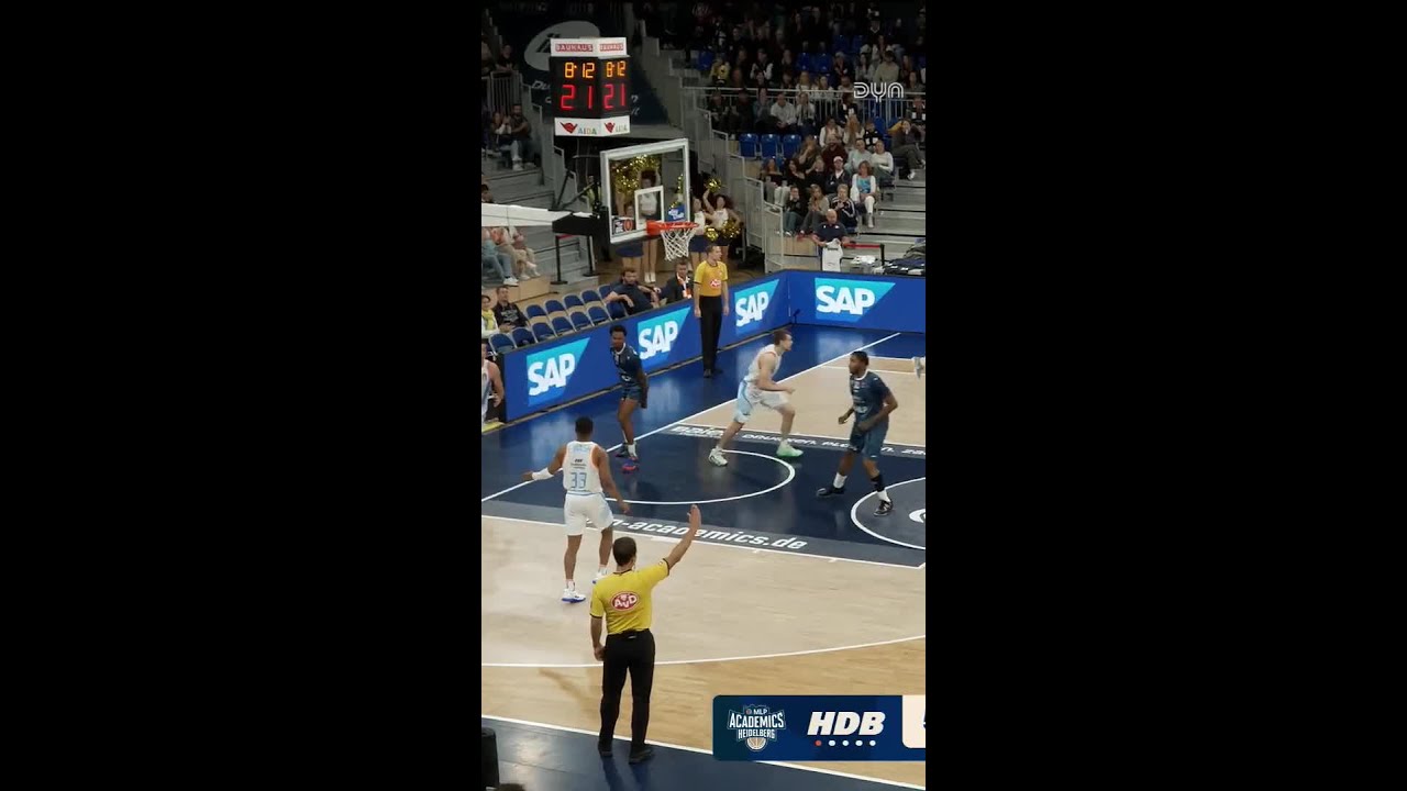 Samuell Williamson too smooth in the paint! 🎯🏀