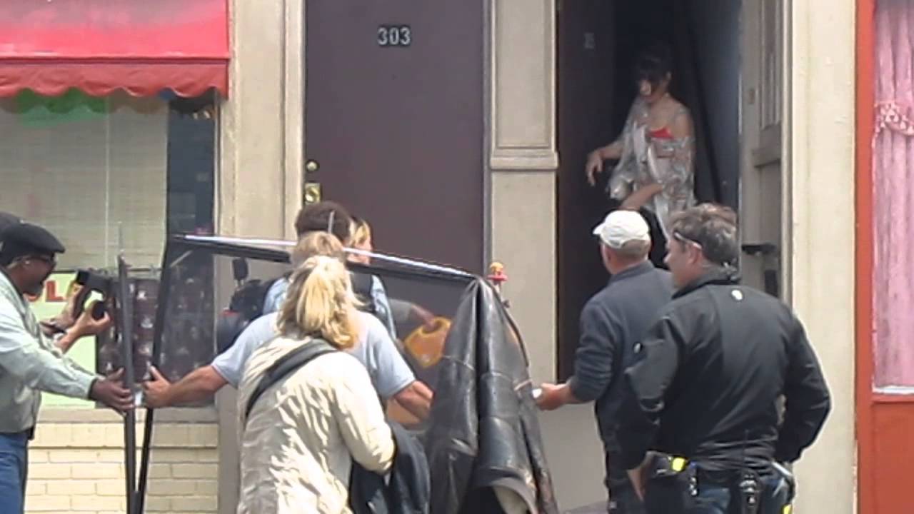 Woody Allen filming Blanchett and Hawkins in 
