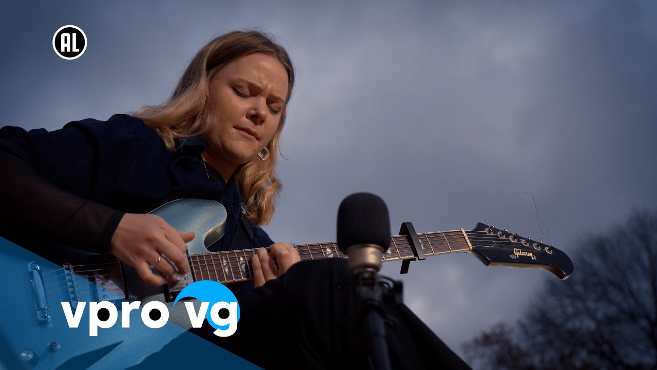 Jazzguitarist Ella Zirina | Canal Cruise Session | Vrije Geluiden