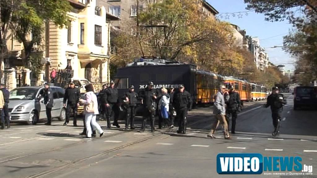 Екшън пред Министерски съвет и пред турското посолство при шествието на ултрaсите на Левски