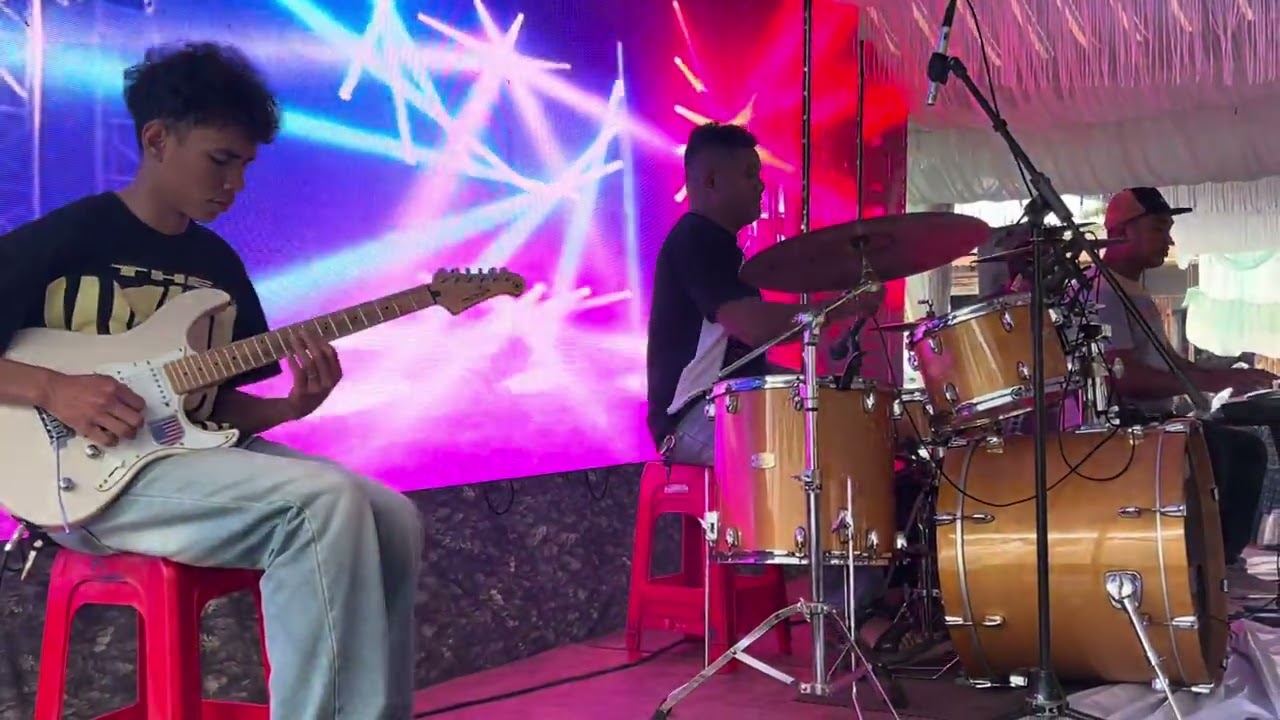 คิดอะไรอยู่ - ป้าง นครินทร์ - Thaly Band cover