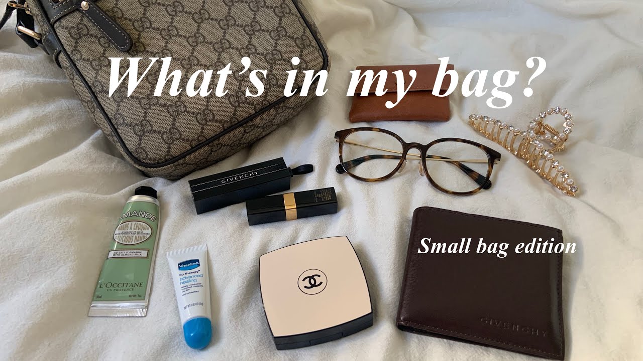 日本語字幕) [What's in my bag👜❔]お気に入りのショルダーバックの中身紹介, 私の必要最低限の持ち物,私の必須アイテム達🧝🏻‍♀️