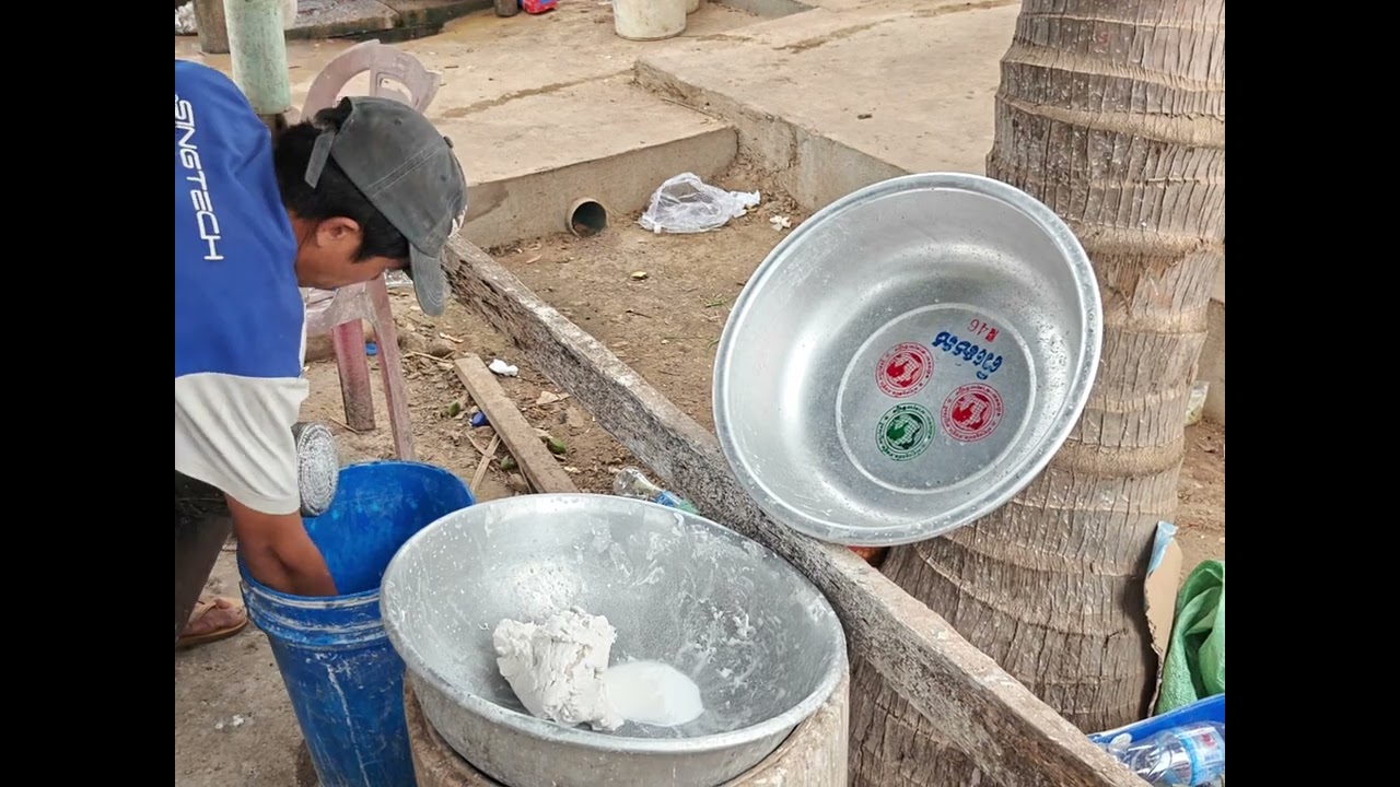 នំបញ្ចុកទឹកម្ហិចខេត្តកំពត カンポット州のヌードルの名物