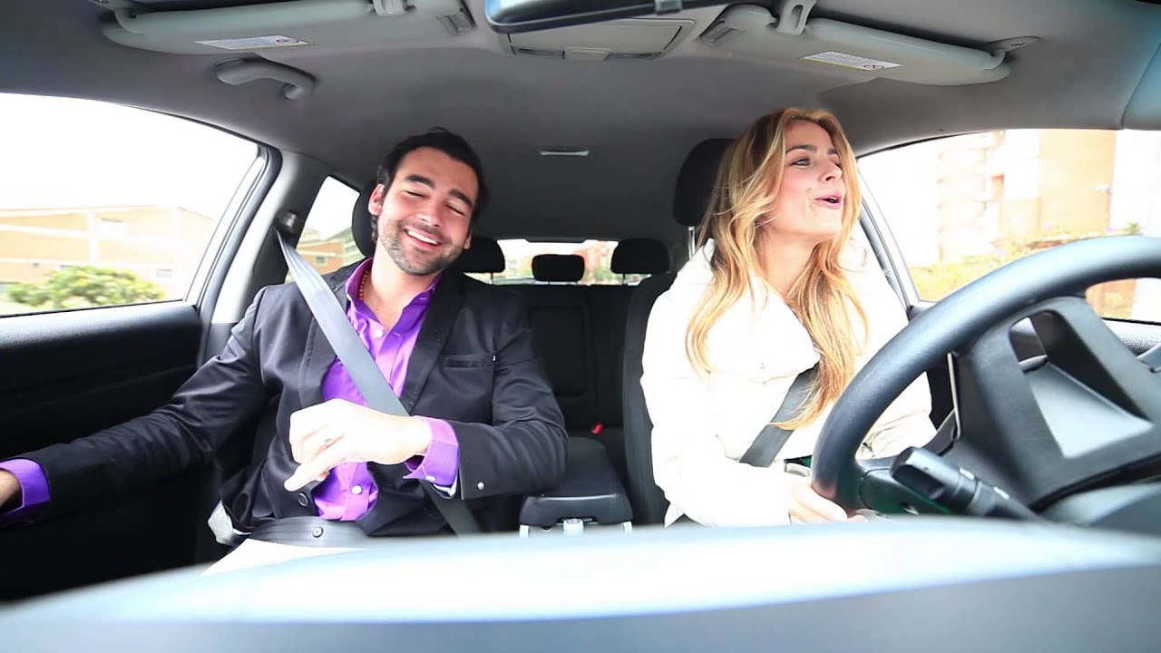 Cristina Hurtado y Juan Pablo Obregon en LO QUE MANEJAN LOS FAMOSOS para Vive Tu Auto