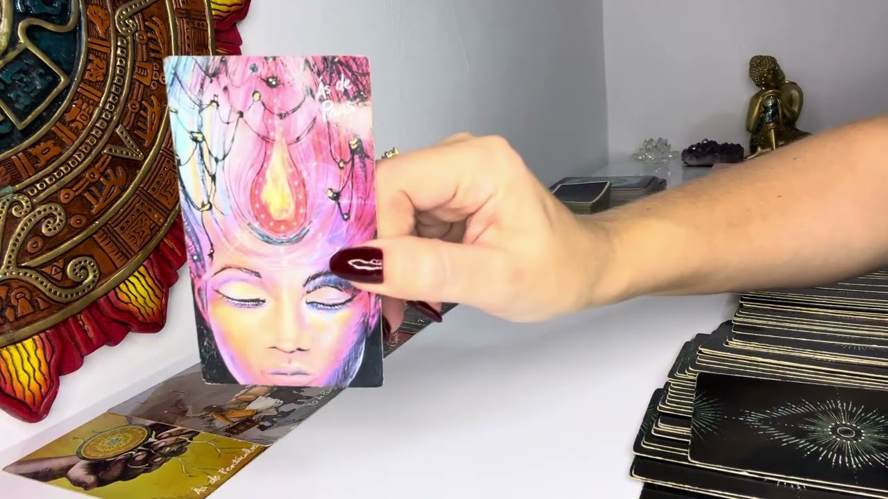 O que está SENTINDO e PENSANDO em relação a mim hoje? Quais as próximas ATITUDES? Tarot 🔮♥️✨