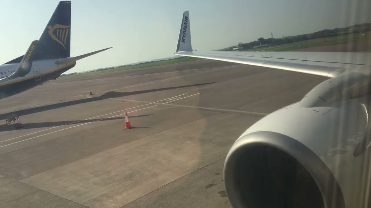 Ryanair Boeing 737-800 take off from Cork Airport