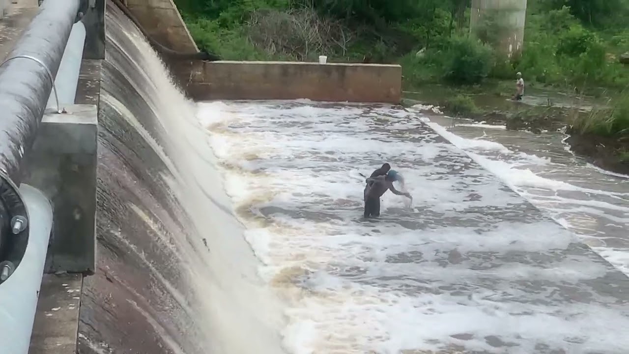BARRAGEM DE FLORÍ COMEÇA A SANGRAR