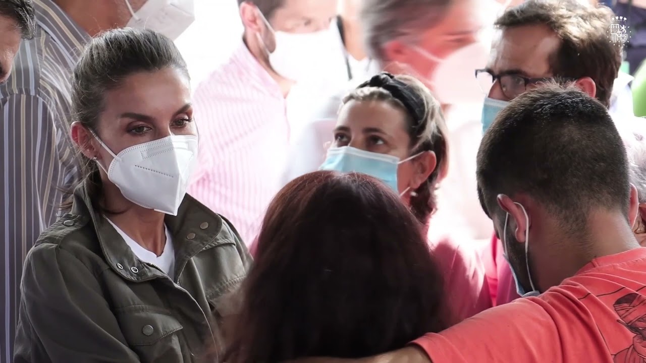 Felipe VI y Doña Letizia visitan la isla de La Palma tras la erupción del volcán