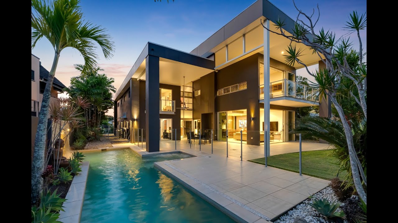 Lakefront Masterpiece | 8 Lagoon Drive, Trinity Beach
