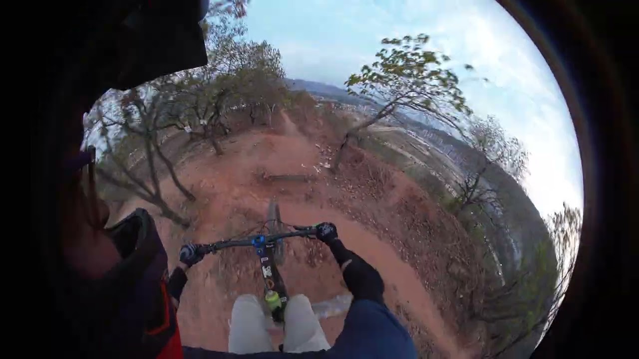 DH San Diego Montemayor Bikepark.La guarimba desde el tanque #emtb #ciclismodemontaña #mtbenduro