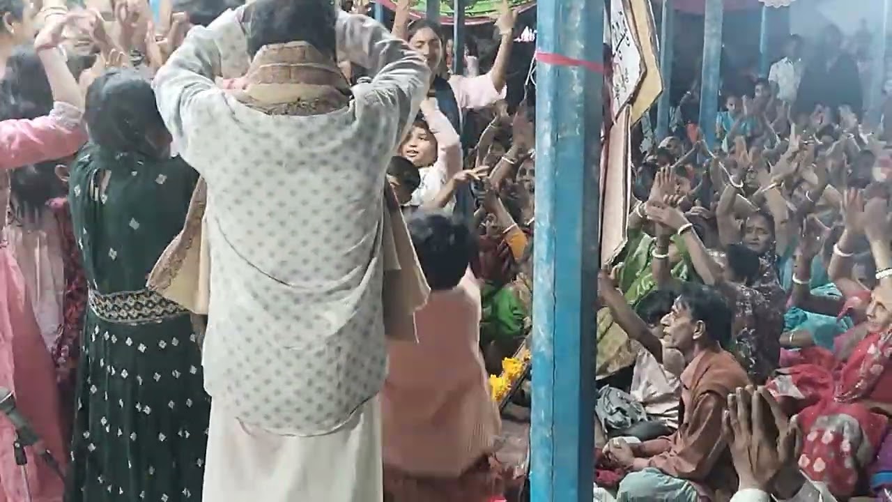 কলতা গোলক চাঁদ সেবাশ্রমে লীলা কীর্তন পরিবেশনায় ধর্মদাস।
