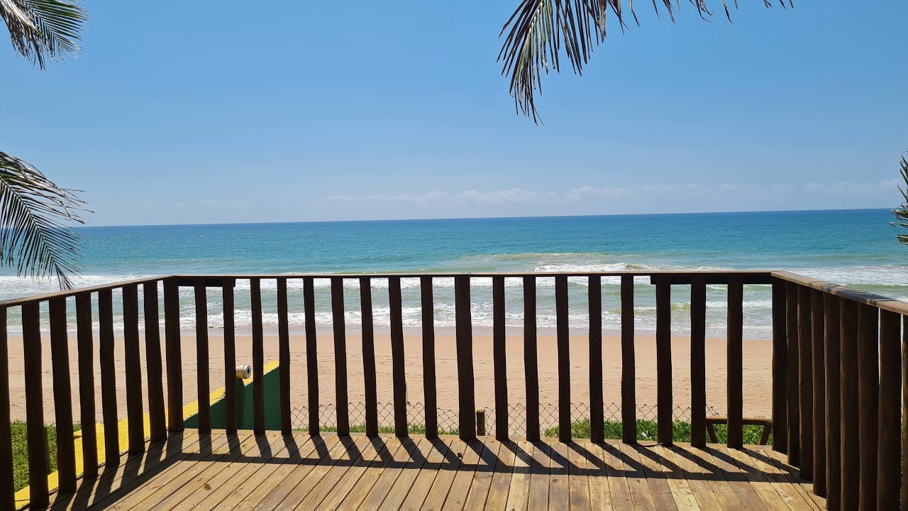 Casa 4 suítes, Pé na areia, Piscina, Área Gourmet e campo de futebol, Busca Vida, Camaçari - BA.
