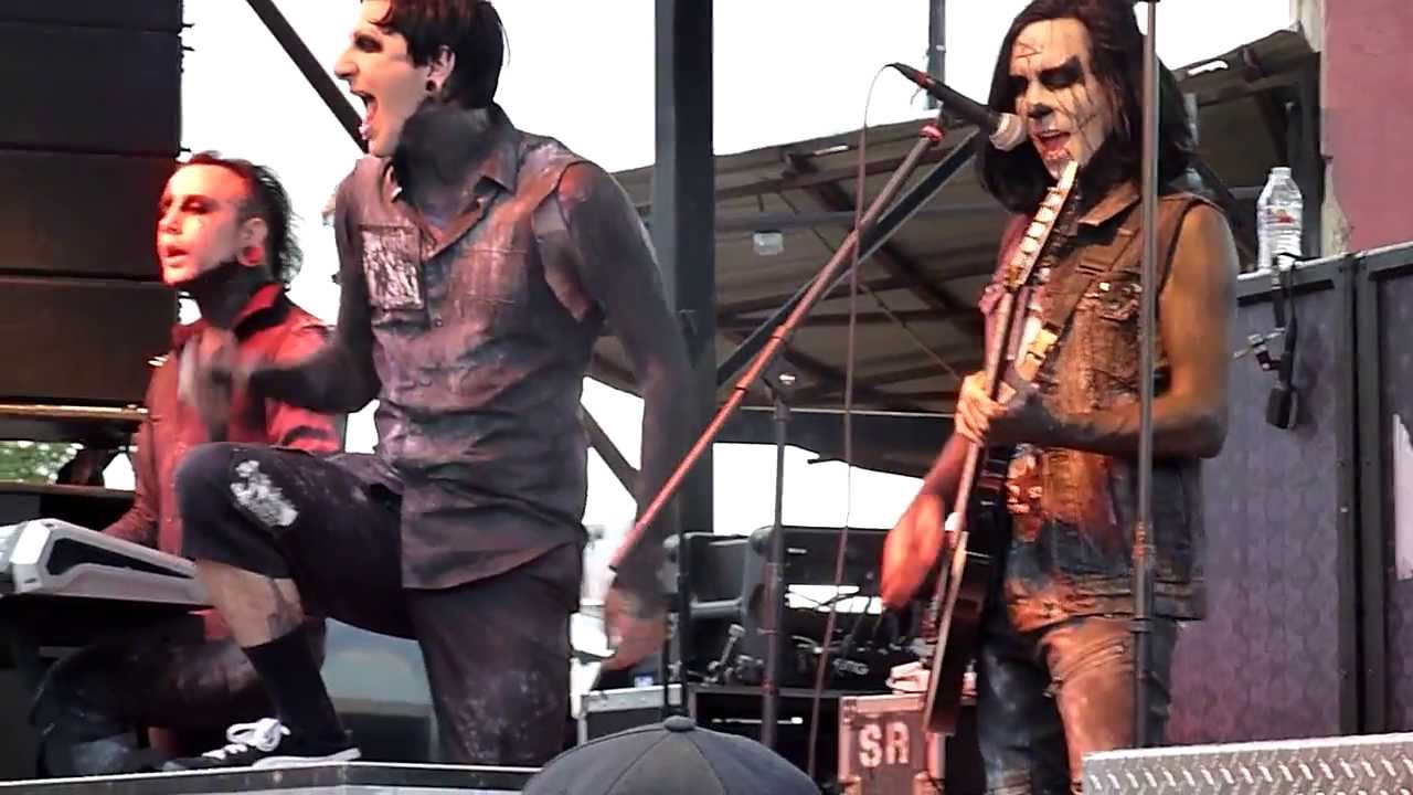 Motionless In White - Underdog - Live 10-27-13 Lonestar Metalfest