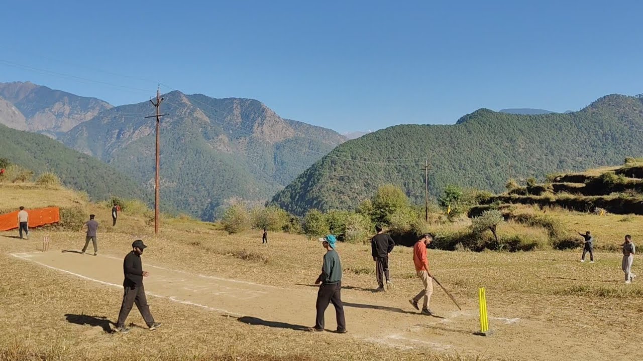 उत्तराखंड के पहाड़ी खेतों में क्रिकेट मैच।। Pahadi lifestyle vlog।।