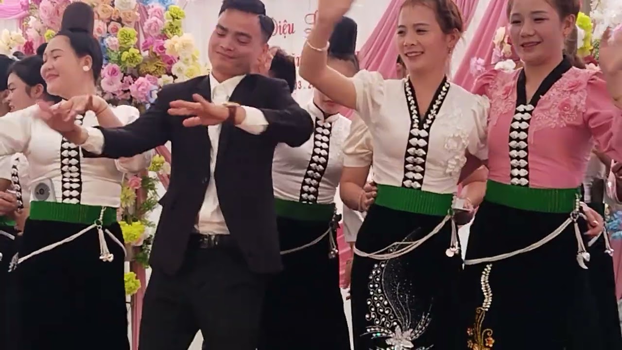 E gái thái tây bắc nhảy cực sung 