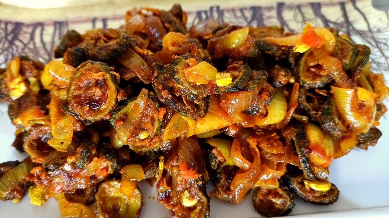 करेला प्याज की सब्जी इस तरह बनायेंगे तो कड़वी नहीं लगेगी  |  Karela Pyaz Recipe | Easy & Tasty