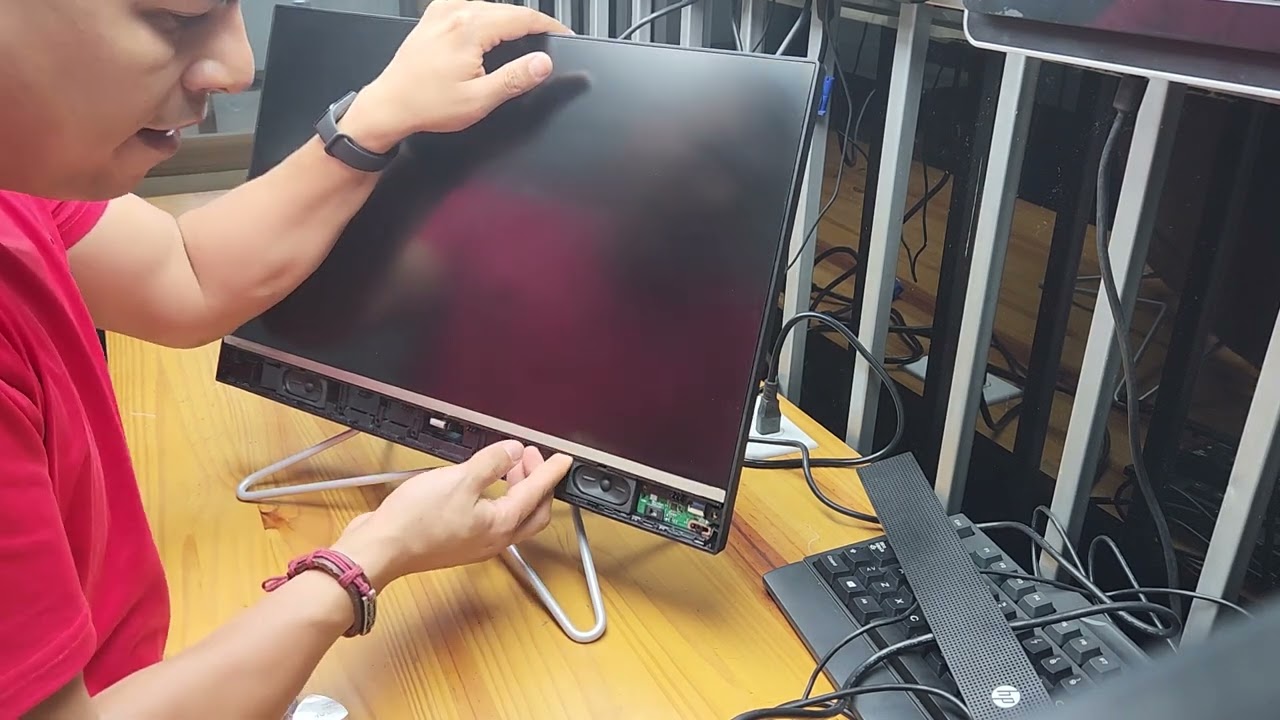 Como desarmar todo en uno hp 22-dd0522la. edici&oacute;n 2023