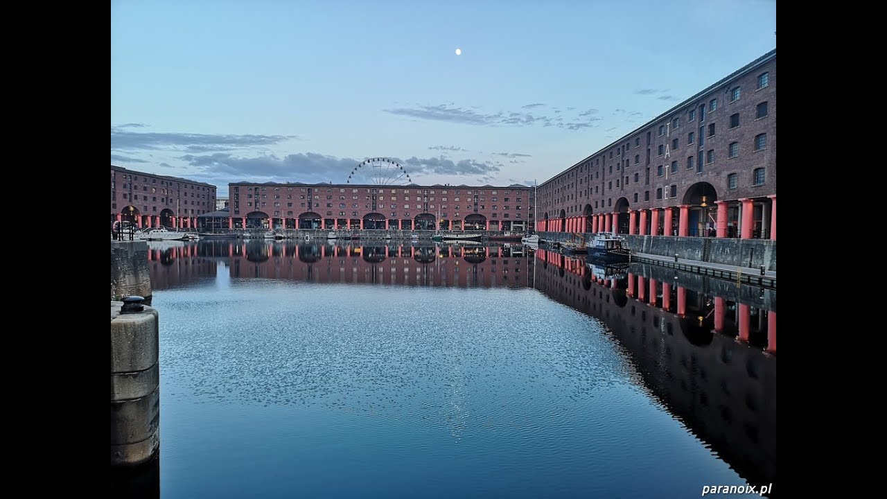 Anglia / Liverpool - żółta łódź podwodna i doki