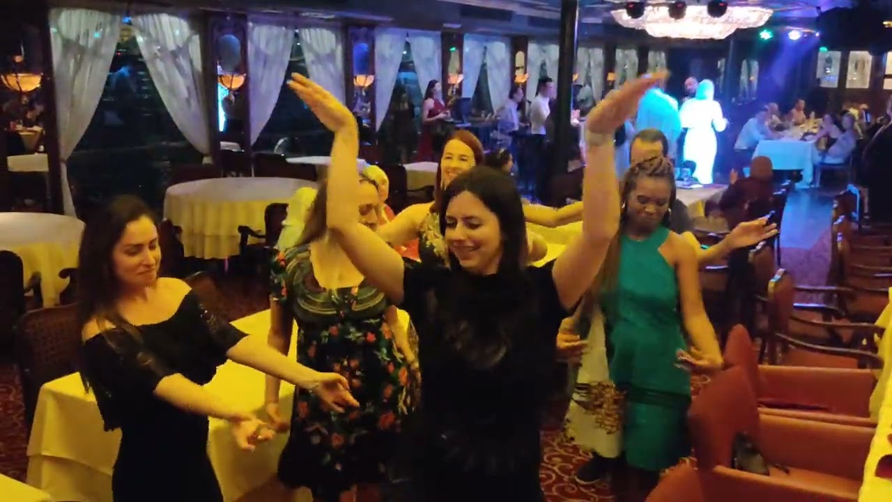 Baile no Nile Maxim, Cairo - Egito