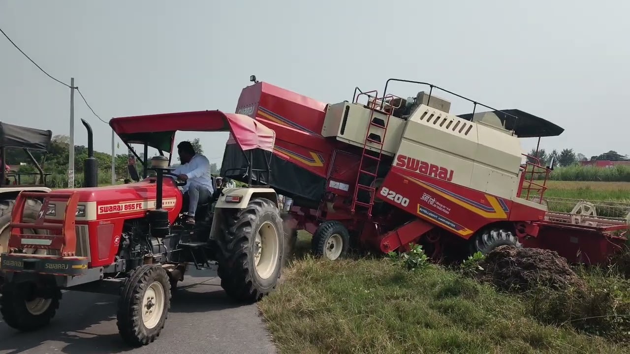 हिल नहीं रही थी कम्बाइन, फिर 2 ट्रैक्टरों ने क्या किया? | Combine Harvest Fail | Mud Challenge