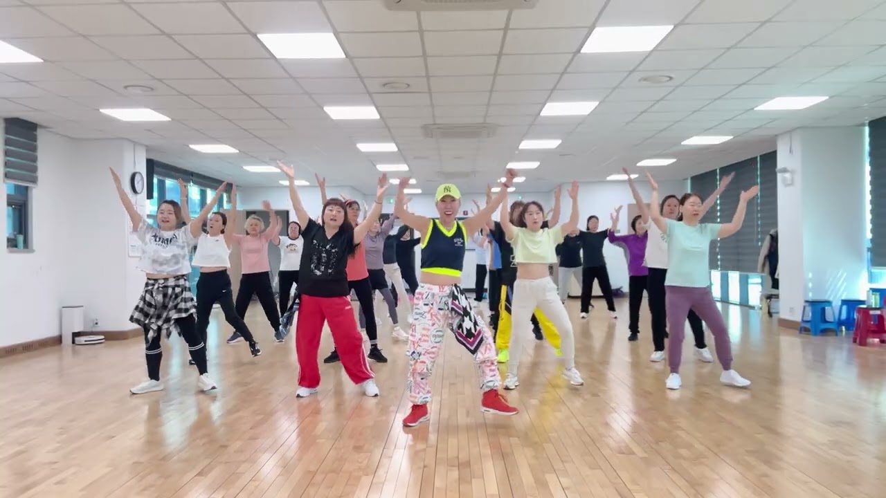  La Fuerza  del Juego Ole  Ole Ole| Amira  Syahira  | Zumba | Zumba Dance Workout  | JESSI CREW   