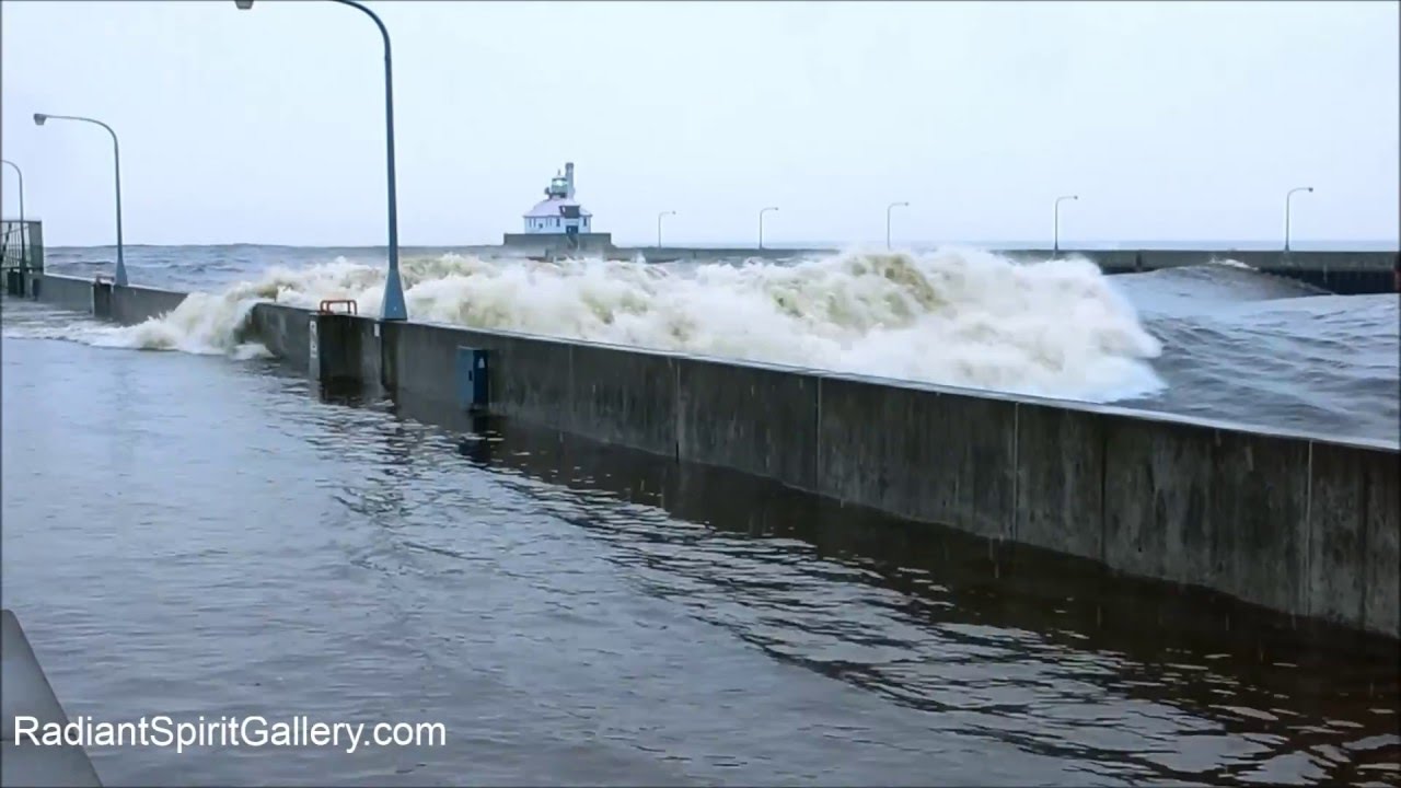 March Storm on Lake Superior (extended version)
