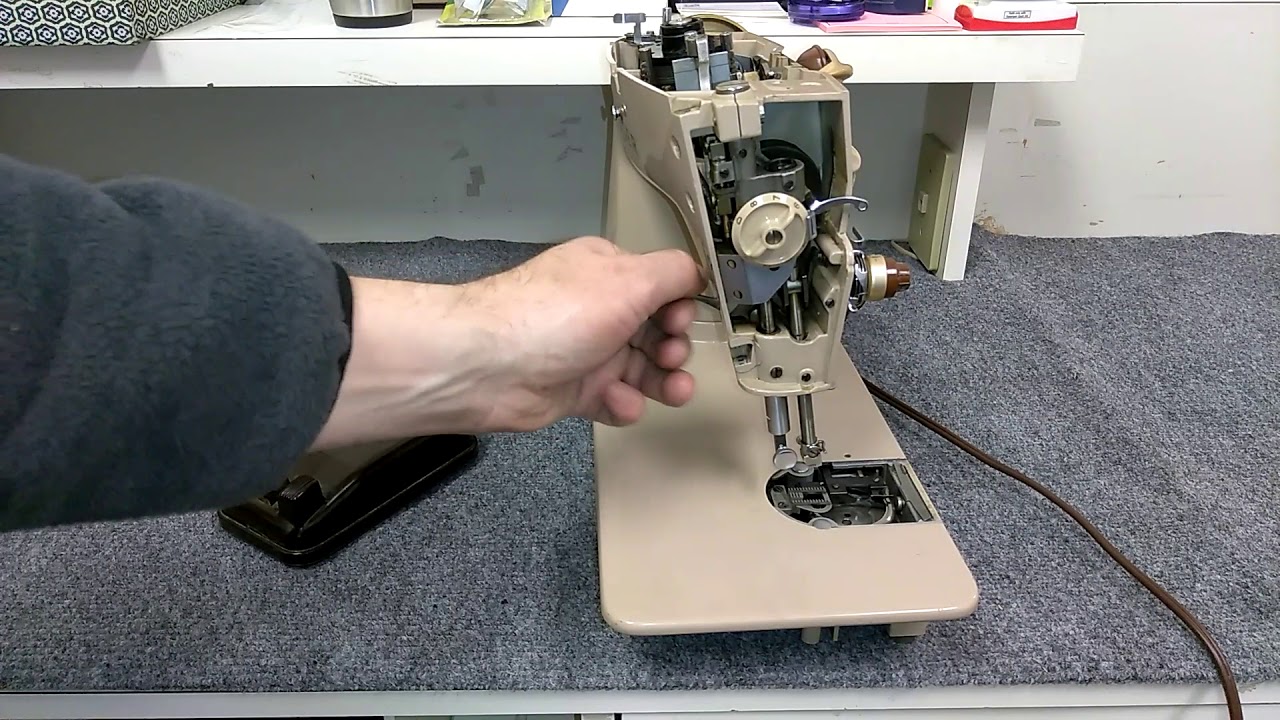 Oiling on Singer 500A (Marian A)