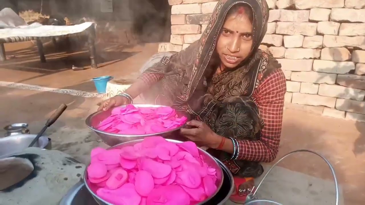 Aaj humne banai aalu ki chips @SumanKidehatiRasoi 