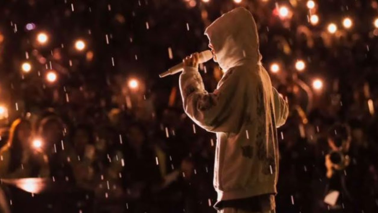 TINI SALI&Oacute; EN JOGGINETA: Cant&oacute; con el p&uacute;blico y suspendi&oacute; su show por la lluvia