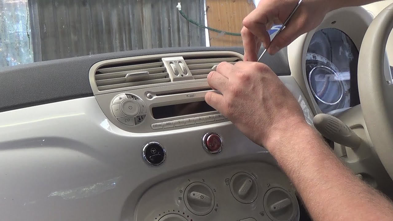 Radio Removal Fiat 500 (2007-2013) | JustAudioTips