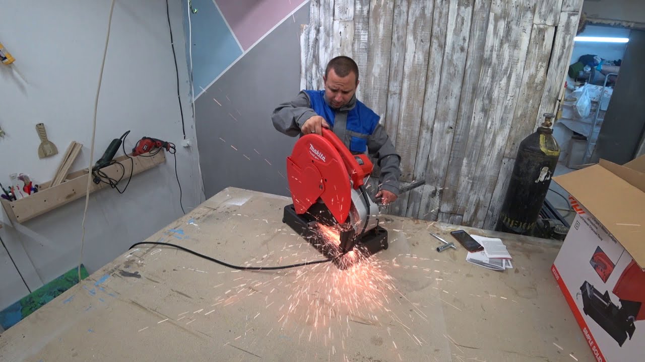 Торцовочная пила  Makita M2400