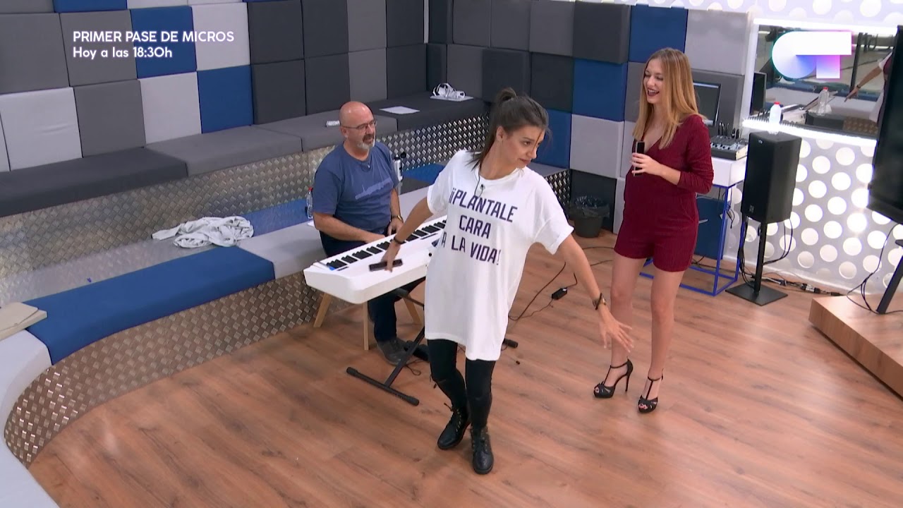 Ana Guerra y Mireya cantan 'Comiéndote a besos' con Capde | OT 2017