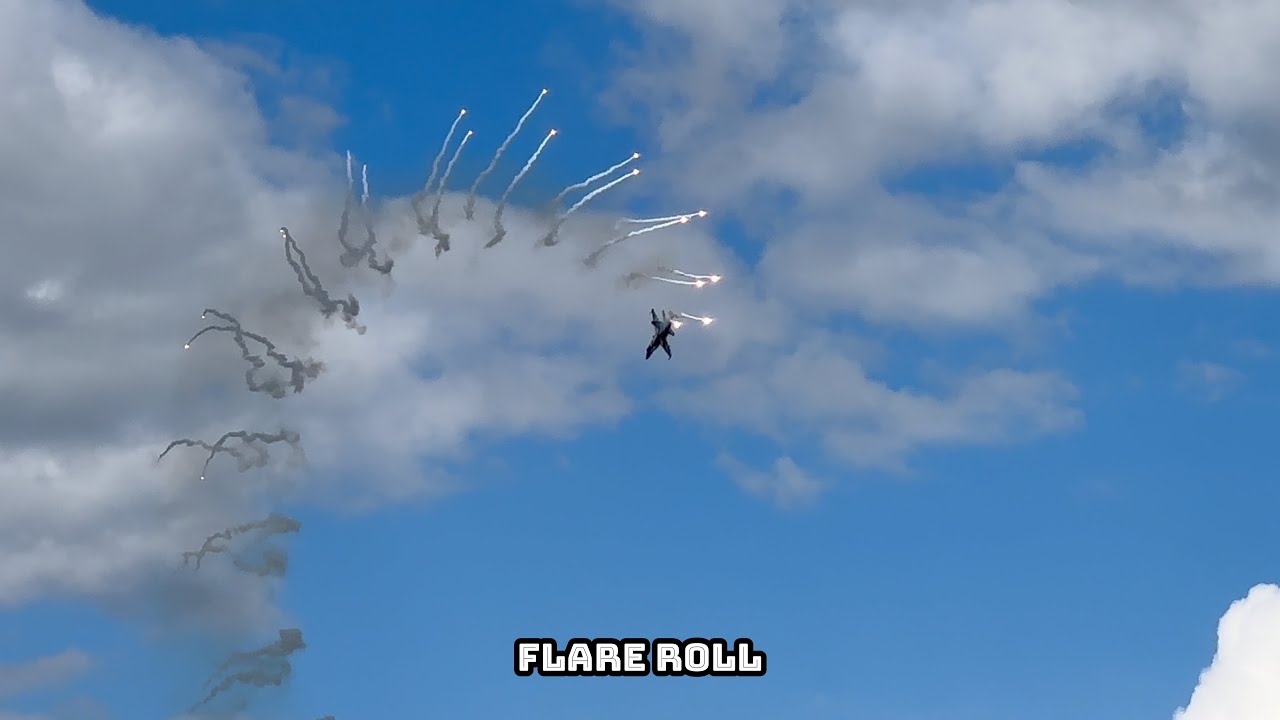 F-18 “LEGACY“ HORNET | AIRSHOW Display | Airpower 24 | Flares and high G maneuvers