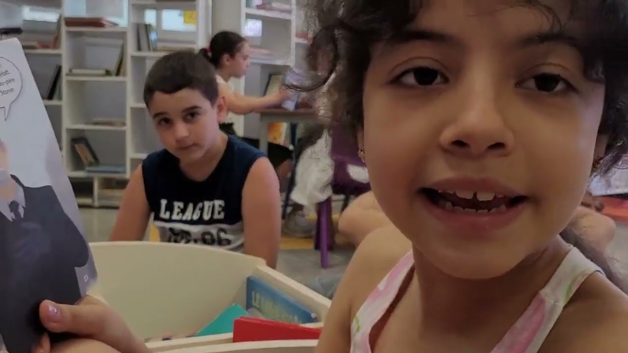 LIRE POUR S'EVADER / Clip des CE2 vert du GSRD Primaire Ennasr