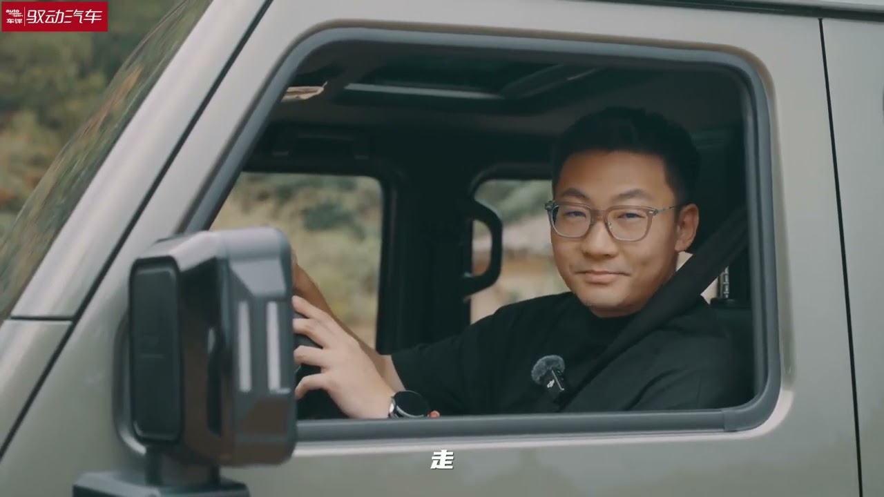 212 T01：越野超大杯 你是不是越野爱好者甚至是发烧友？亦或只是向往自由、热爱大自然？那么今天这条视频你一定不能错过，因为我们和一位认识了很久的“新朋友”，来了一场真正的硬派越野之旅。它强大的性