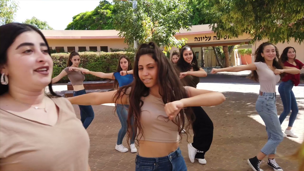 2- הינה זה בא