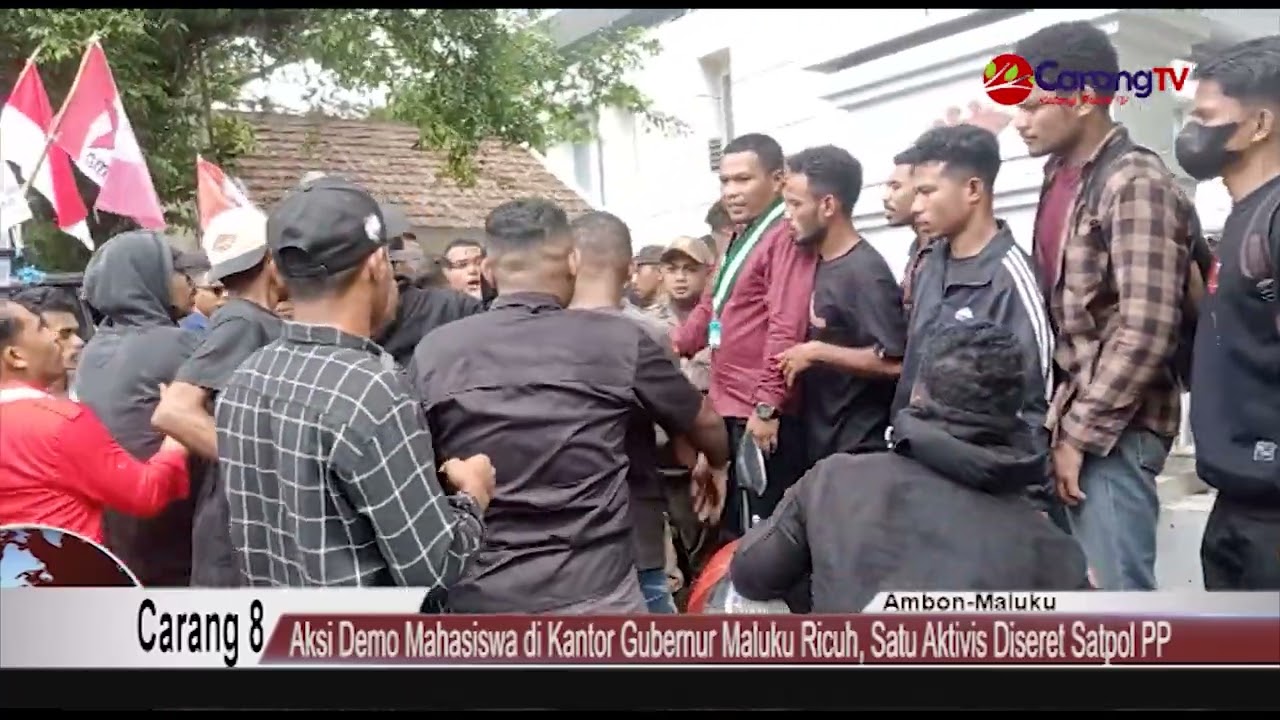 Aksi Demo Mahasiswa di Kantor Gubernur Maluku Ricuh