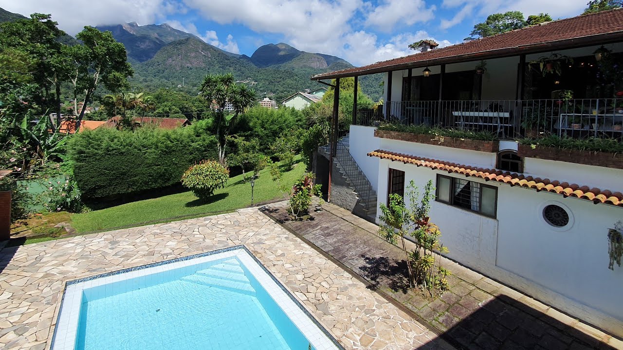 CA0404 | Casa linear 3 Quartos com lazer e casa de hóspedes com vista para a CBF