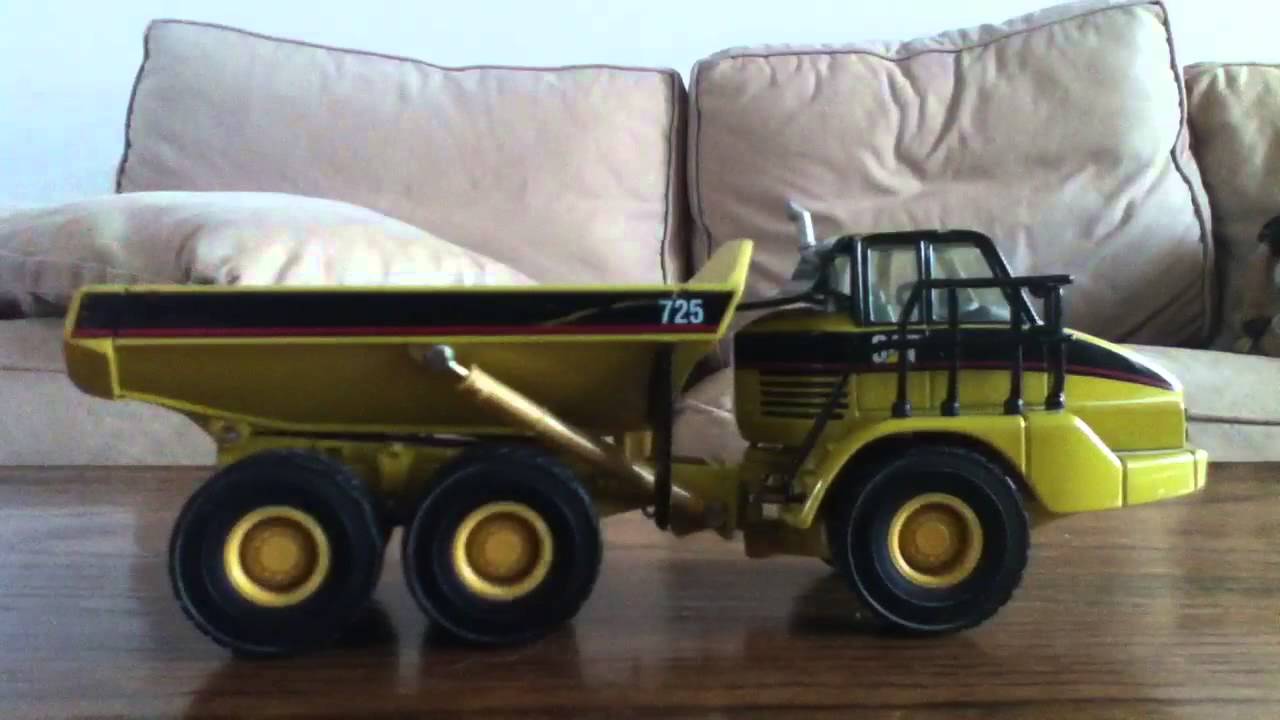 725 articulating cat dump truck model review