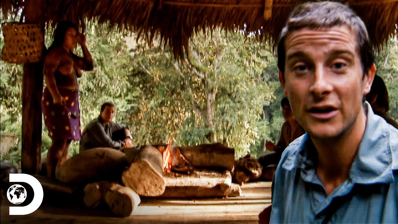Bear Grylls caça junto com uma tribo indígena | À Prova De Tudo | Discovery Brasil