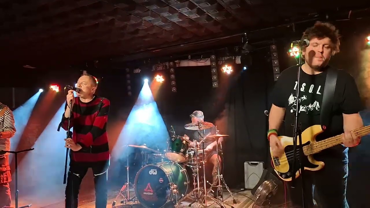 TZN Xenna - Zrób coś! / Dlaczego? / Gazety mówią (Bydgoszcz, Over The Under Pub 17.10.2025)