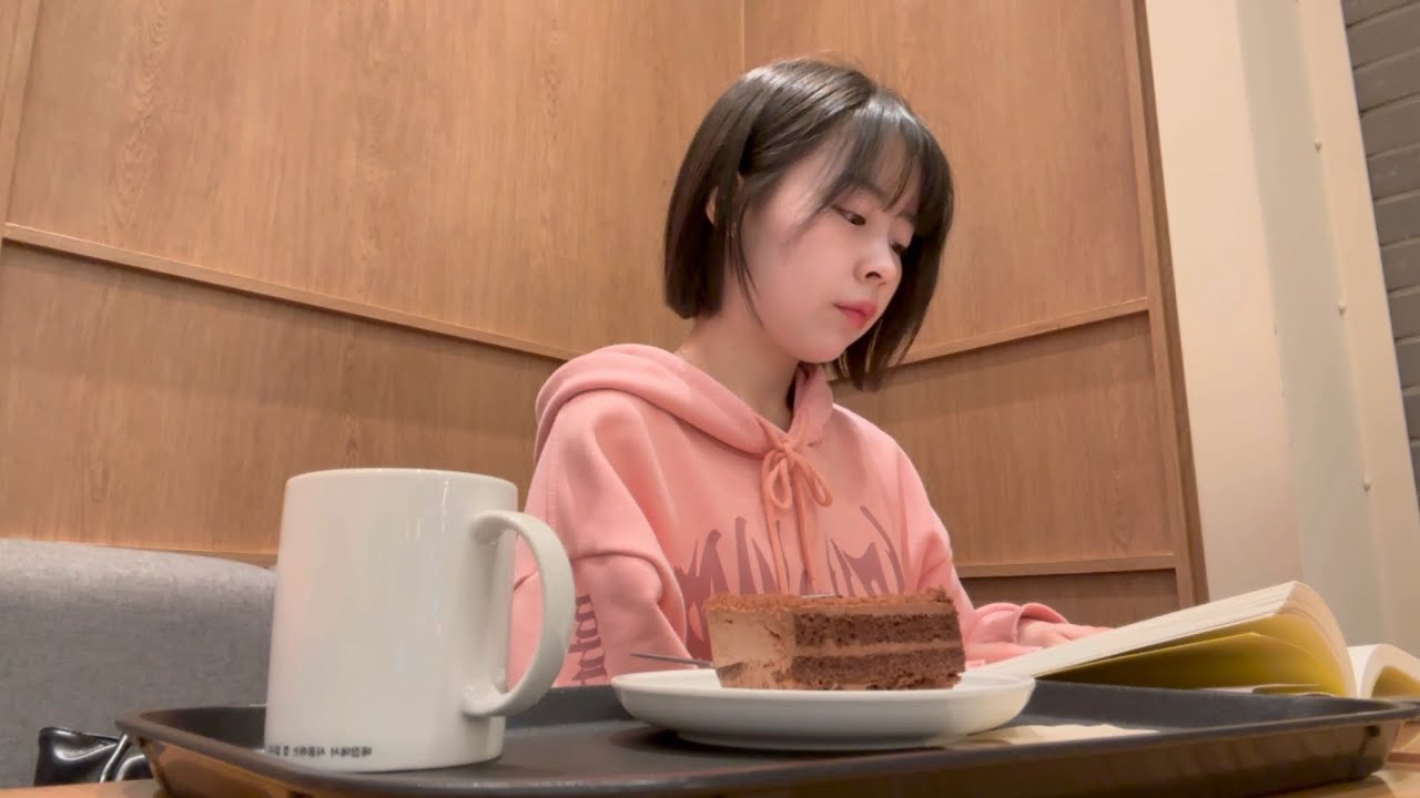 (장작타는 소리) 카페에서 책 읽다가.. 대화소리 들리는 것 같아서 끔