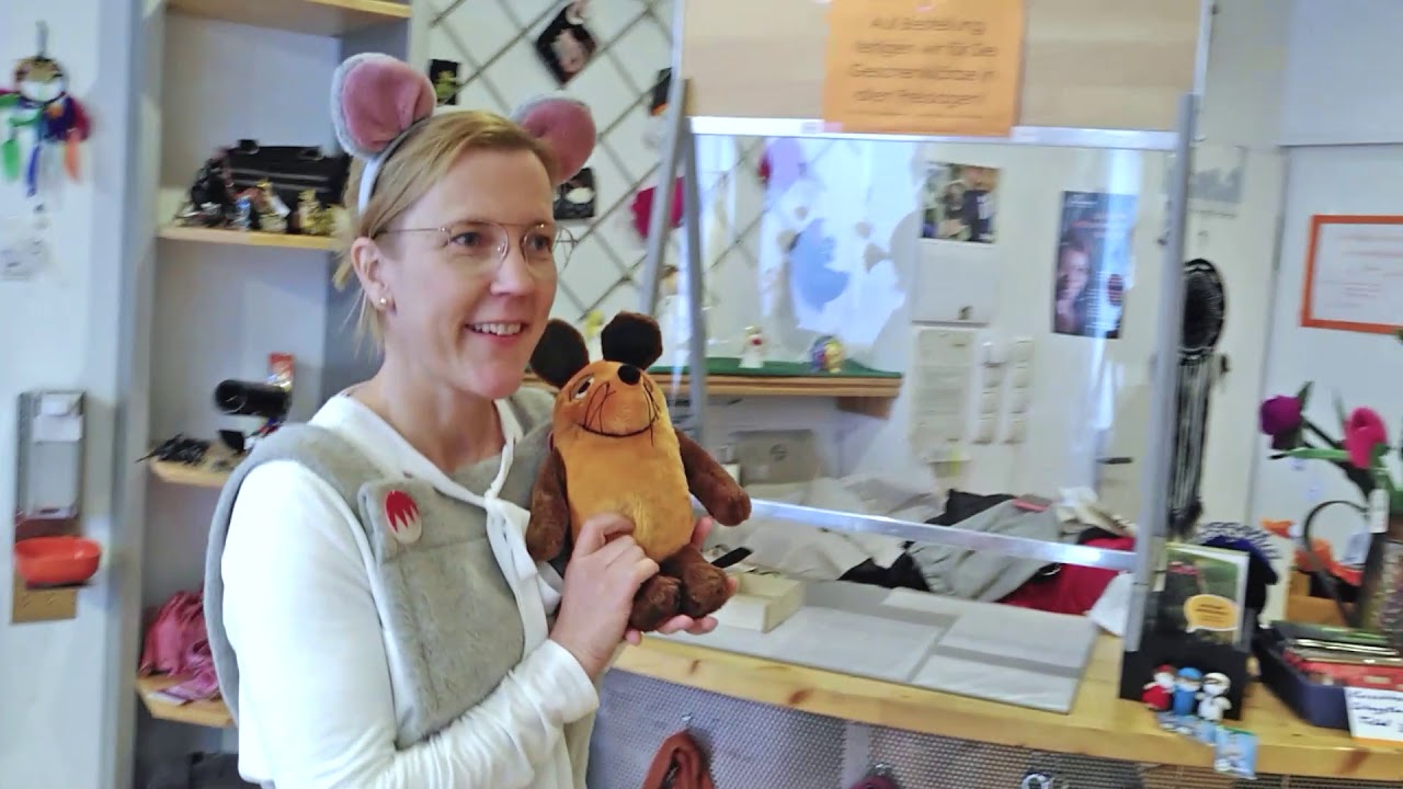 Die Maus zu Besuch im Weltladen Karlstadt
