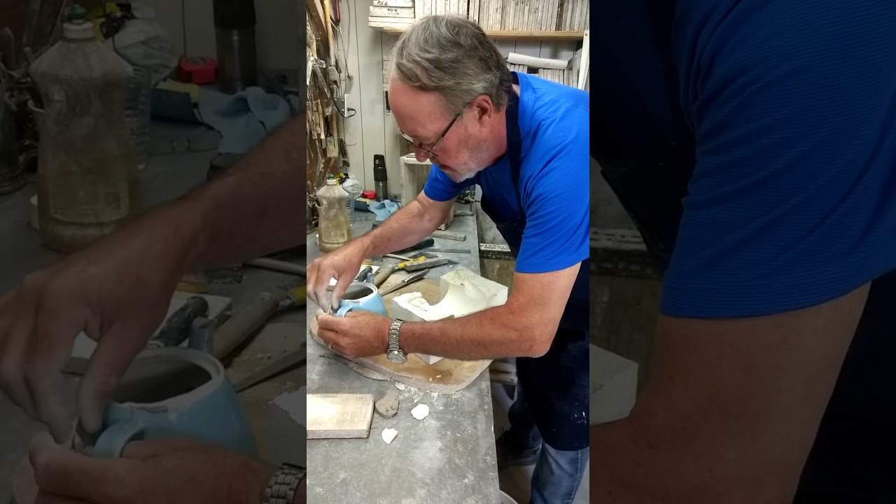 Moulage d'une théière - Tea-pot molding process