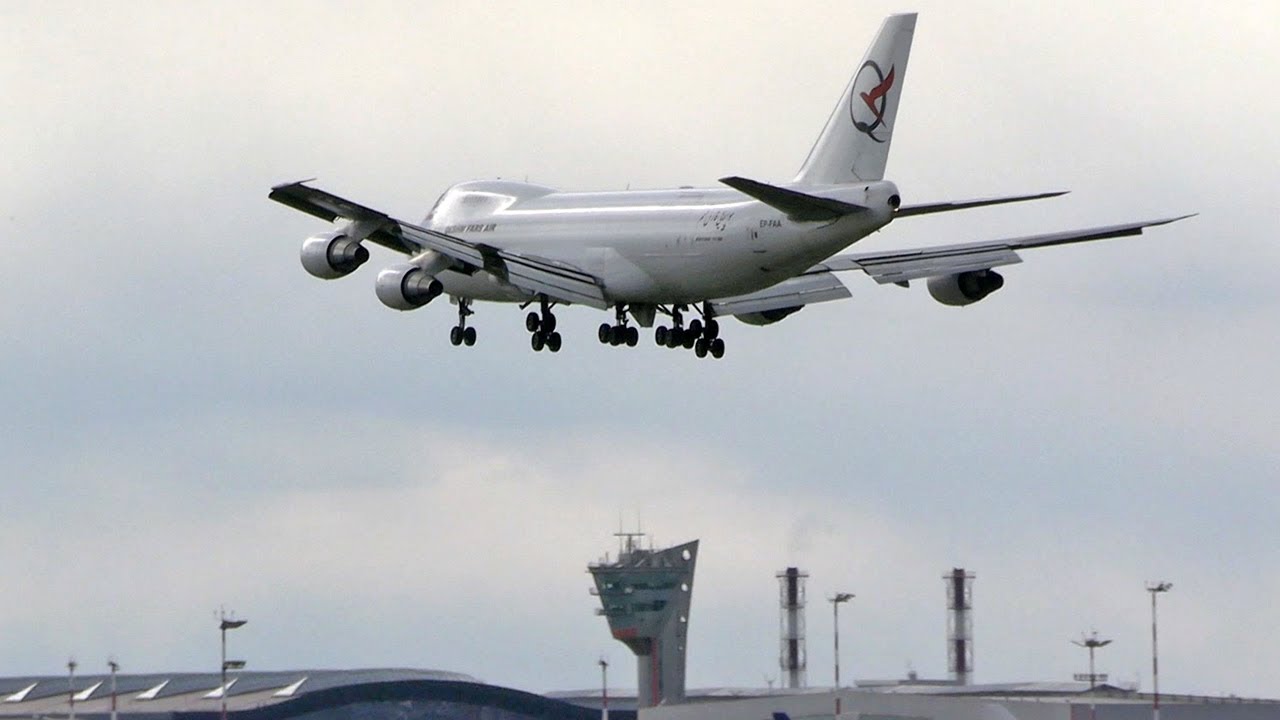 Что было в Шереметьево. Редкий иранский Боинг 747-200 выпустил шасси за 70 км. (2022)
