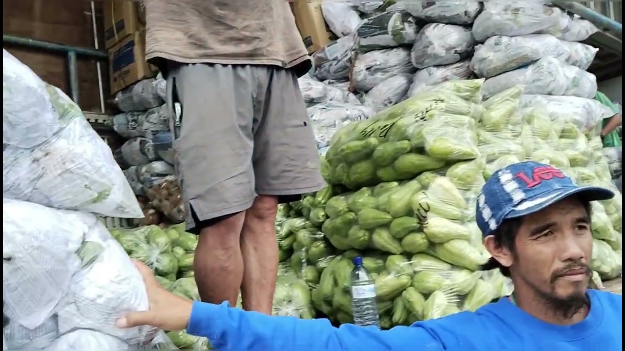 Bagsakan ng gulay sa La Trinidad Benguet