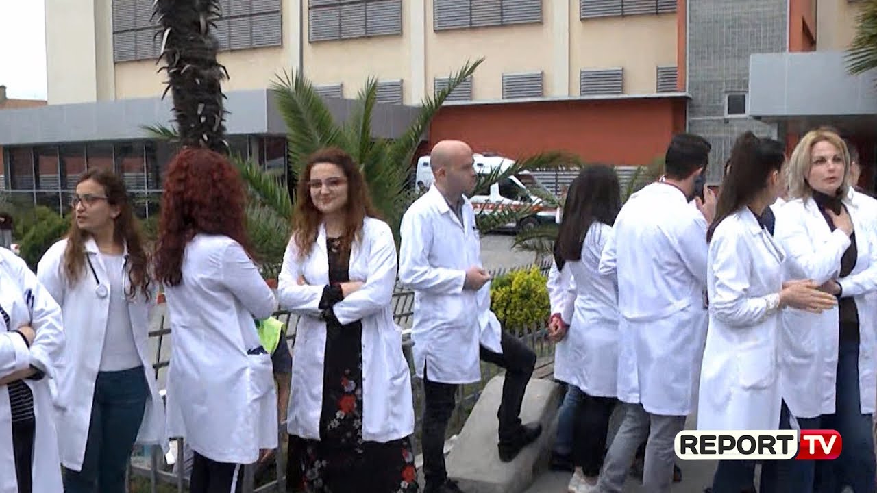 Zbulohet pse u dhunua nga familjarët e pacientit specializantja në QSUT, kolegët në protestë